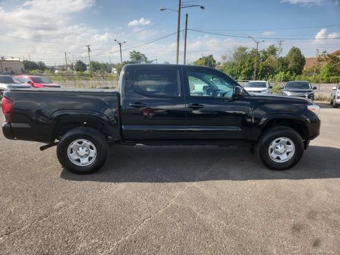 Used 2022 Toyota Tacoma SR AWD/4WD image 6