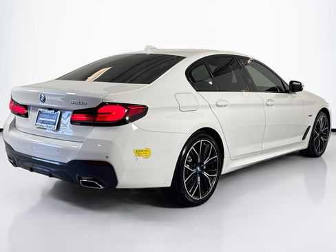 Used 2022 BMW 530e w/ M Sport Package image 5
