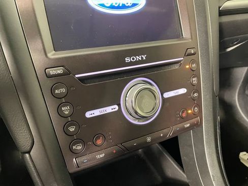 Used 2018 Ford Fusion Titanium FWD image 7