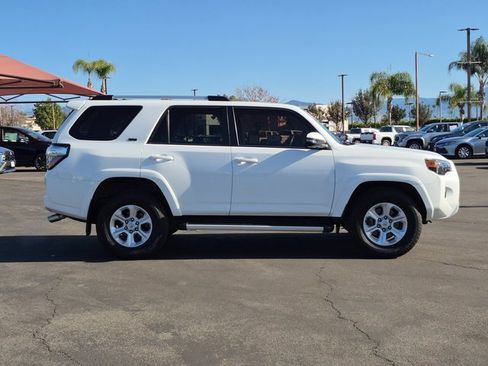 Used 2022 Toyota 4Runner SR5 Premium image 4