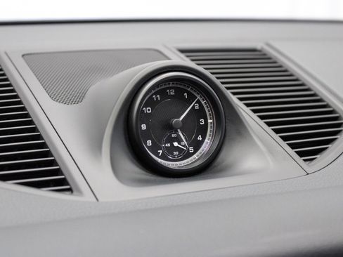 Certified 2025 Porsche Macan image 24