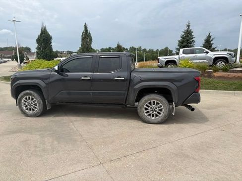 Used 2024 Toyota Tacoma Limited w/ Limited Package (LT) AWD/4WD image 7
