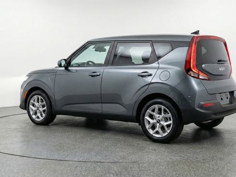 Used 2025 Kia Soul LX w/ LX Technology Package FWD image 6