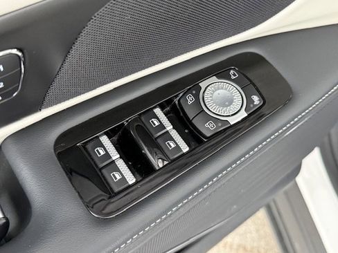 Used 2024 Lincoln Nautilus Premier image 10