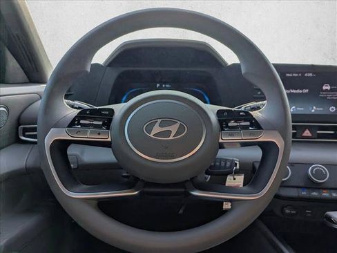 New 2026 Hyundai Elantra SE FWD image 11