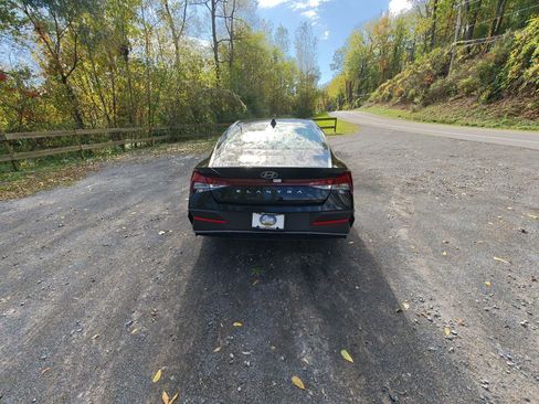 Used 2024 Hyundai Elantra SEL image 9