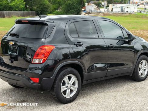 Used 2021 Chevrolet Trax LS w/ Tint and Cruise Package FWD image 7