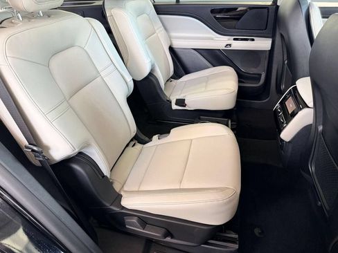 Certified 2026 Lincoln Aviator AWD image 31