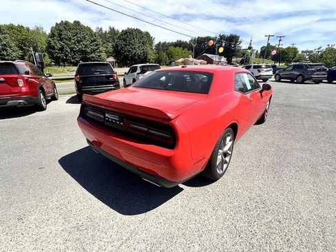 Used 2022 Dodge Challenger GT image 6