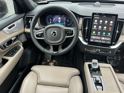 Certified 2025 Volvo XC90 T8 Ultra image 18