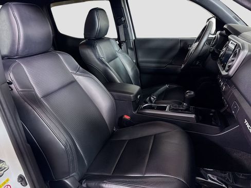 Used 2019 Toyota Tacoma TRD Off-Road image 32