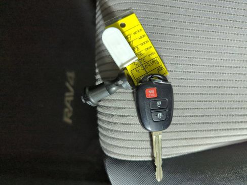Used 2013 Toyota RAV4 LE FWD image 23