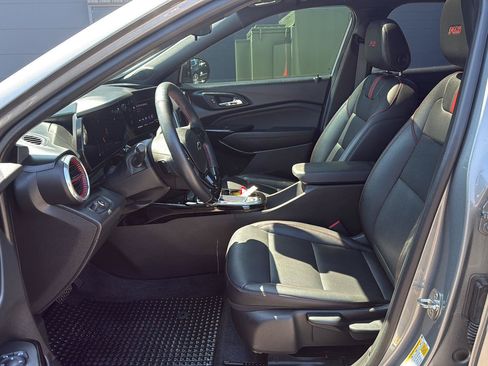 Used 2024 Chevrolet Trax RS w/ Sunroof Package FWD image 9