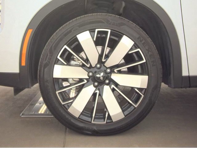 Used 2025 Mitsubishi Outlander SE AWD/4WD image 23
