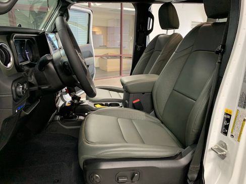 Used 2024 Jeep Wrangler High Altitude AWD/4WD image 4