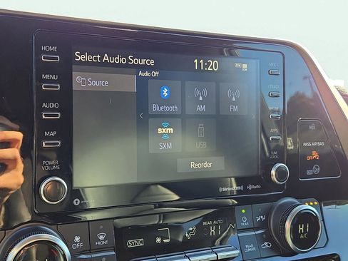 Used 2021 Toyota Highlander XLE image 29