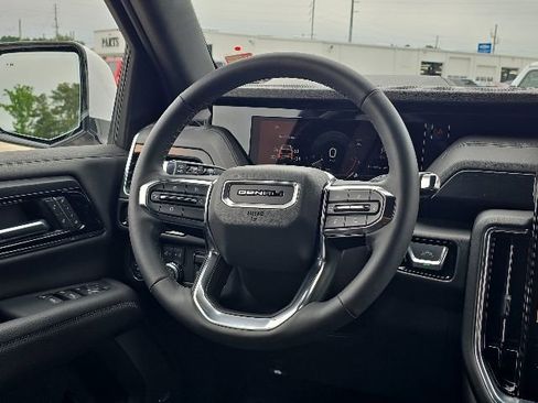 Used 2025 GMC Yukon Denali w/ Sun & Power Step Package AWD/4WD image 40