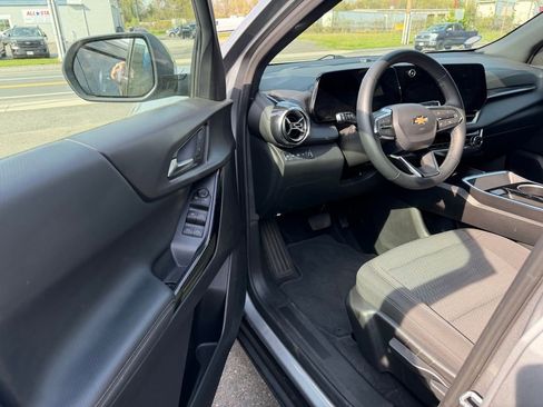 Used 2025 Chevrolet Equinox LT AWD/4WD image 15