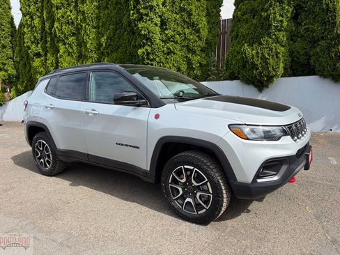 Used 2025 Jeep Compass Trailhawk AWD/4WD image 1