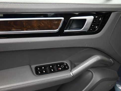 Used 2019 Porsche Cayenne S AWD/4WD image 9