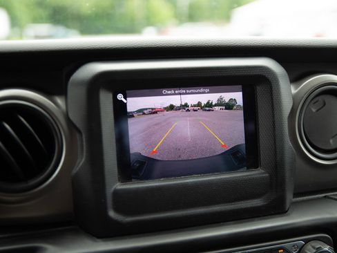 Used 2022 Jeep Gladiator Sport AWD/4WD image 18