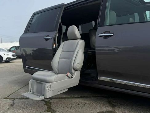 Used 2019 Toyota Sienna XLE w/ XLE Navigation Package FWD image 25