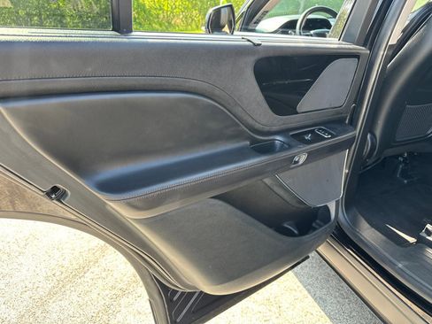 Used 2023 Lincoln Aviator AWD image 28