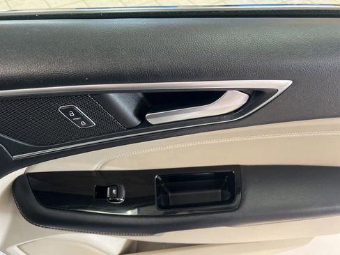 Used 2018 Ford Edge Titanium w/ Equipment Group 302A AWD/4WD image 16