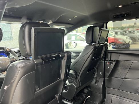 Used 2023 Chrysler Pacifica Touring-L w/ Uconnect Theater Family Group image 19