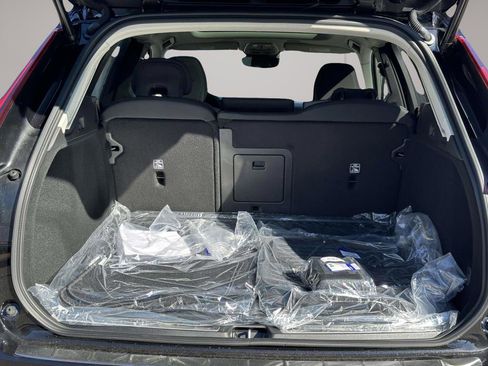 New 2026 Volvo XC60 B5 Plus w/ Protection Package Premier AWD/4WD image 13