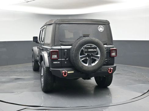 Used 2018 Jeep Wrangler Unlimited Sahara image 4