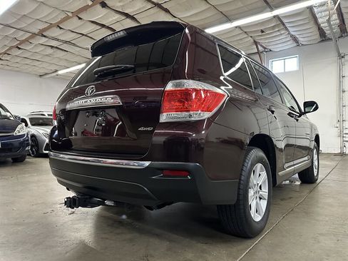 Used 2012 Toyota Highlander SE w/ Tow Pkg image 36