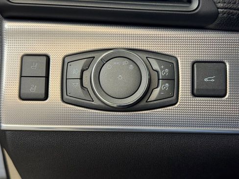 Used 2015 Lincoln MKX FWD w/ Equipment Group 102A image 31
