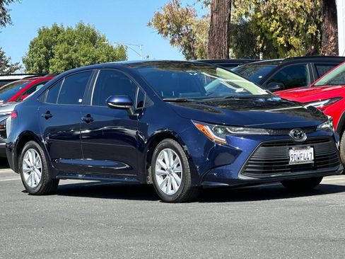 Used 2023 Toyota Corolla LE w/ LE Convenience Package FWD image 2