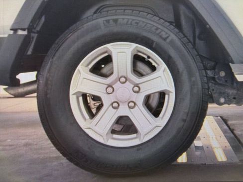 Used 2022 Jeep Wrangler Sport AWD/4WD image 16