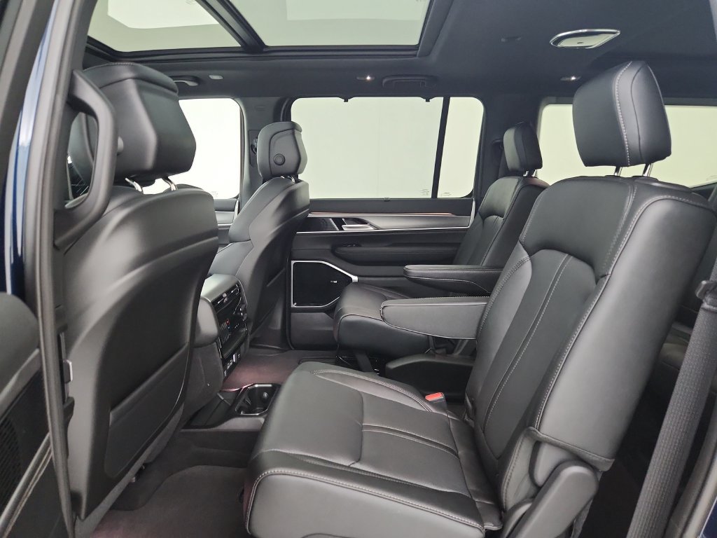 New 2026 Jeep Grand Wagoneer Limited AWD/4WD image 32