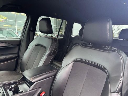 Used 2024 Jeep Grand Cherokee Altitude image 11