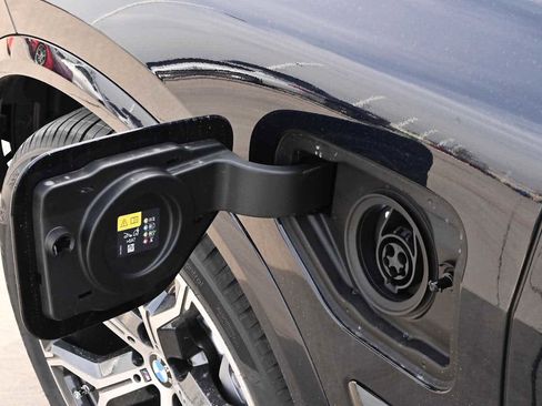 New 2026 BMW X5 xDrive50e w/ Executive Package image 27