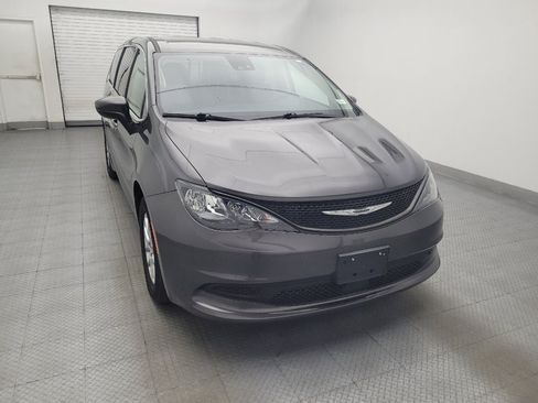 Used 2023 Chrysler Voyager LX FWD image 14