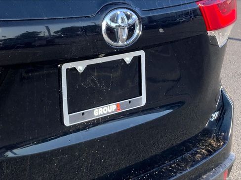 Used 2018 Toyota Highlander SE FWD image 31