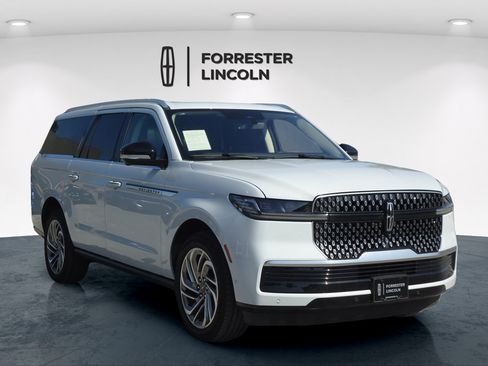 Used 2025 Lincoln Navigator L Reserve AWD/4WD image 1