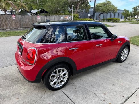 Used 2019 MINI Cooper 4-Door Hardtop w/ Signature Upholstery Package image 12