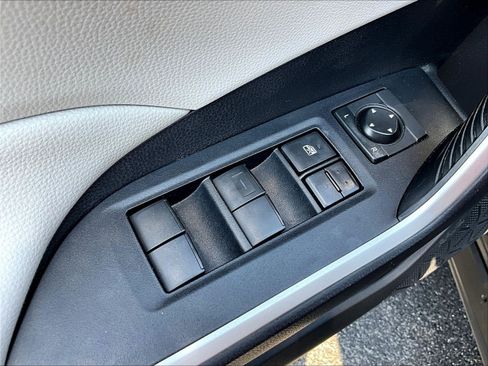 Used 2019 Toyota RAV4 XLE FWD image 36
