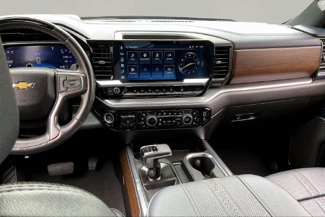 Used 2024 Chevrolet Silverado 1500 High Country AWD/4WD image 9