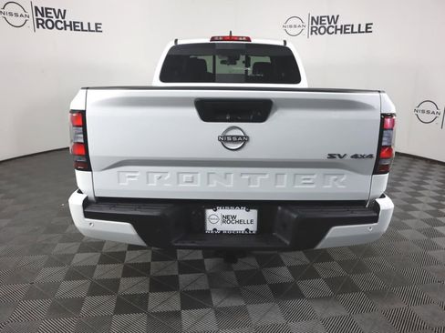 Certified 2024 Nissan Frontier SV w/ SV Convenience Package image 6