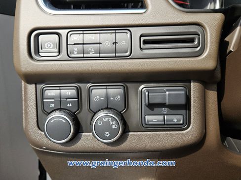 Used 2021 Chevrolet Tahoe Z71 w/ Z71 Signature Package image 23