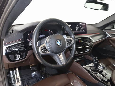 Used 2023 BMW M550i xDrive image 33