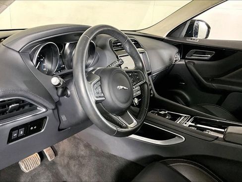 Used 2019 Jaguar F-PACE Prestige AWD/4WD image 14