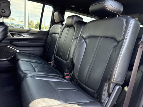 Used 2022 Jeep Wagoneer Series II AWD/4WD image 29