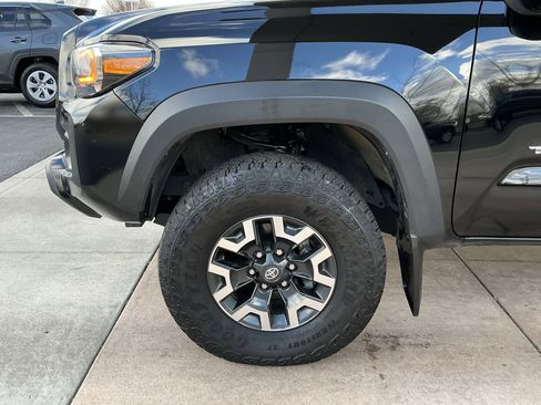 Certified 2023 Toyota Tacoma TRD Off-Road image 25